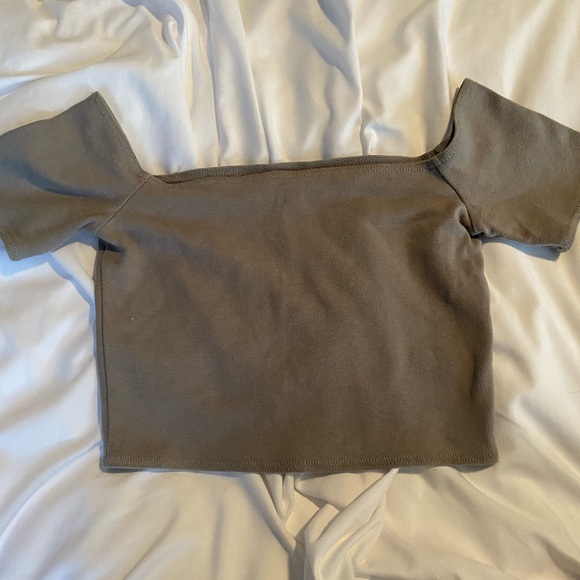 aritzia’s wilfred free off the shoulder tshirt - Picture 2 of 3